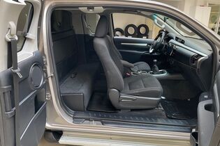 Toyota Hilux vaihtoauto