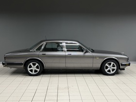 Jaguar Sovereign vaihtoauto