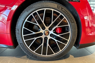 Porsche Taycan vaihtoauto