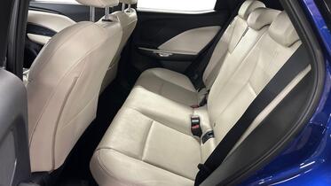 Lexus LBX vaihtoauto