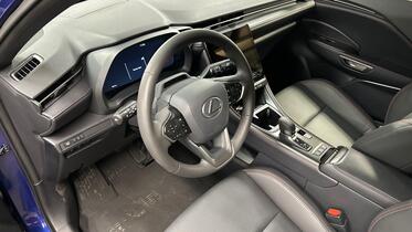 Lexus LBX vaihtoauto