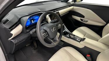 Lexus LBX vaihtoauto