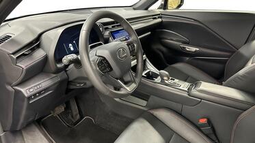 Lexus LBX vaihtoauto
