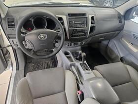 Toyota Hilux vaihtoauto