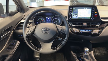 Toyota C-HR vaihtoauto