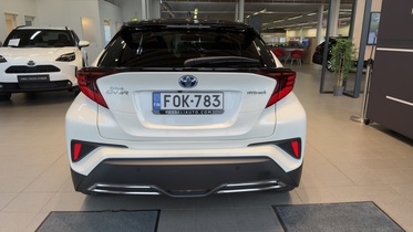 Toyota C-HR vaihtoauto