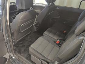 Volkswagen Touran vaihtoauto