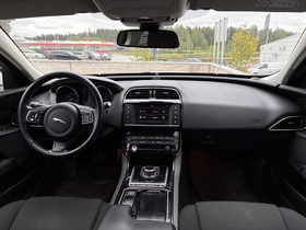 Jaguar XE vaihtoauto