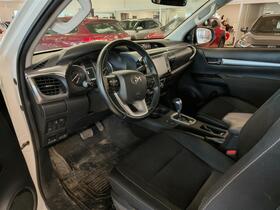 Toyota Hilux vaihtoauto