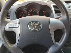 Toyota Hilux vaihtoauto