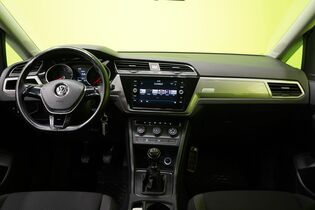 Volkswagen Touran vaihtoauto