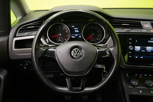 Volkswagen Touran vaihtoauto