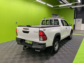 Toyota Hilux vaihtoauto