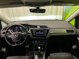 Volkswagen Touran vaihtoauto