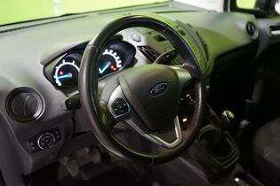Ford Transit Courier vaihtoauto