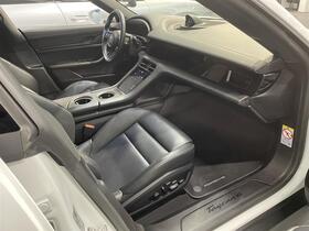 Porsche Taycan vaihtoauto