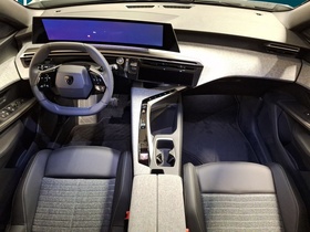 Peugeot E-5008 vaihtoauto