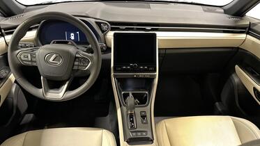 Lexus LBX vaihtoauto