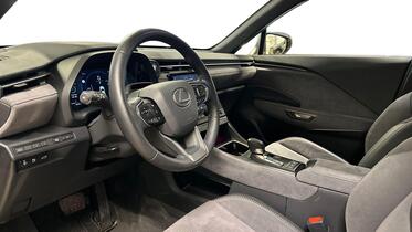 Lexus LBX vaihtoauto