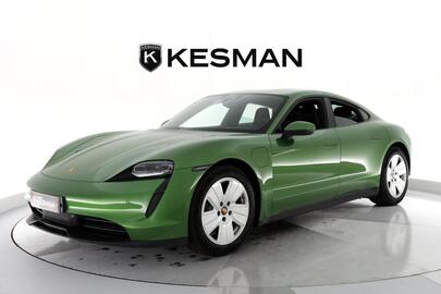 Porsche Taycan vaihtoauto