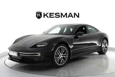 Porsche Taycan vaihtoauto