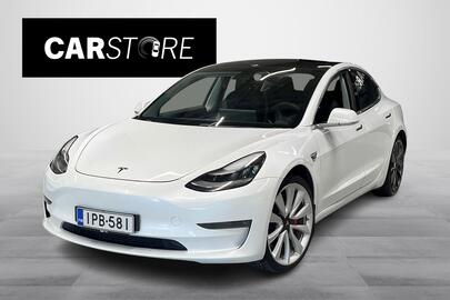 Tesla Model 3 vaihtoauto