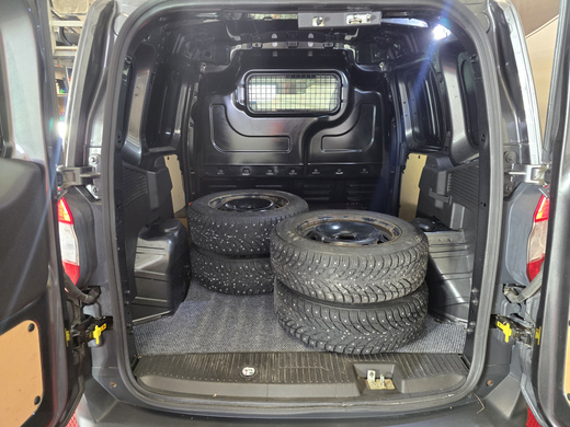 Ford Transit Courier vaihtoauto