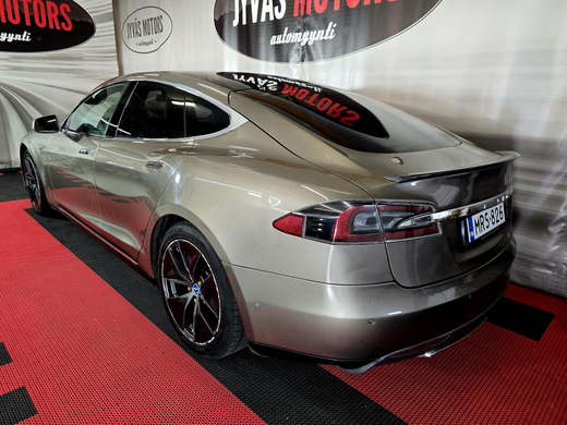 Tesla Model S vaihtoauto