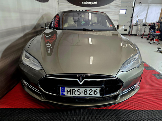 Tesla Model S vaihtoauto