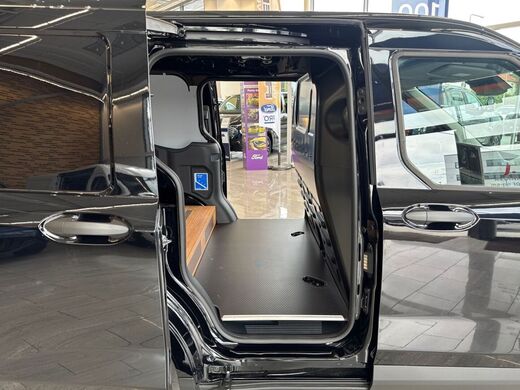heti ajoon Ford Transit Courier