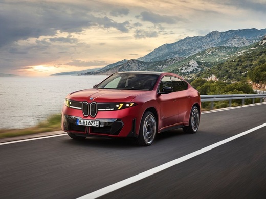 uusi BMW iX4