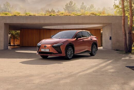uusi Lexus RZ