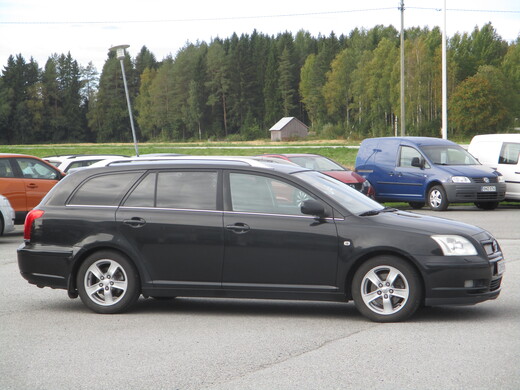 Toyota Avensis vaihtoauto