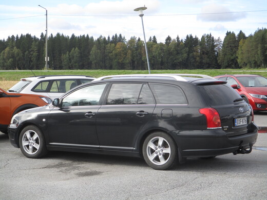 Toyota Avensis vaihtoauto