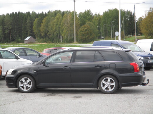 Toyota Avensis vaihtoauto