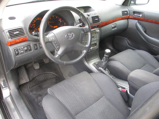 Toyota Avensis vaihtoauto