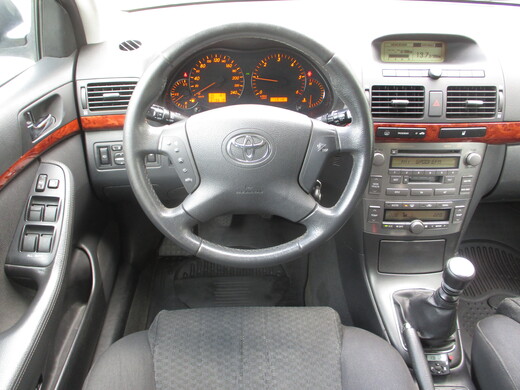 Toyota Avensis vaihtoauto
