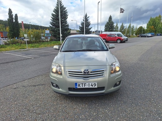 Toyota Avensis vaihtoauto