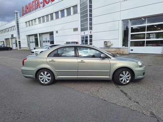 Toyota Avensis vaihtoauto