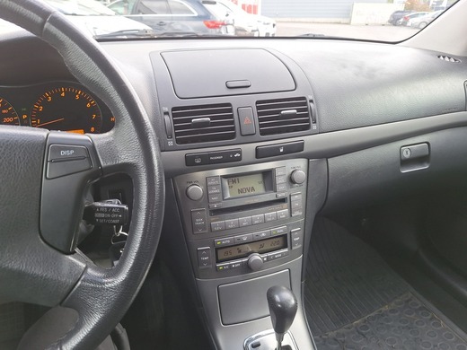 Toyota Avensis vaihtoauto