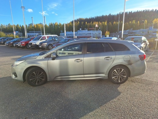 Toyota Avensis vaihtoauto