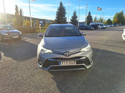Toyota Avensis vaihtoauto