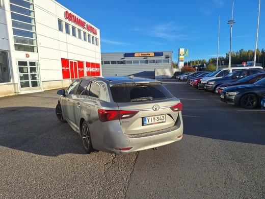 Toyota Avensis vaihtoauto