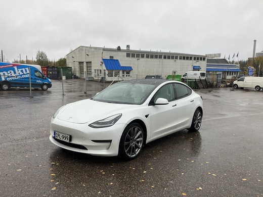 Tesla Model 3 vaihtoauto