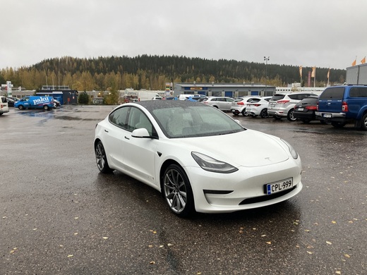 Tesla Model 3 vaihtoauto