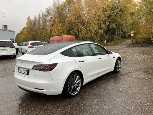 Tesla Model 3 vaihtoauto