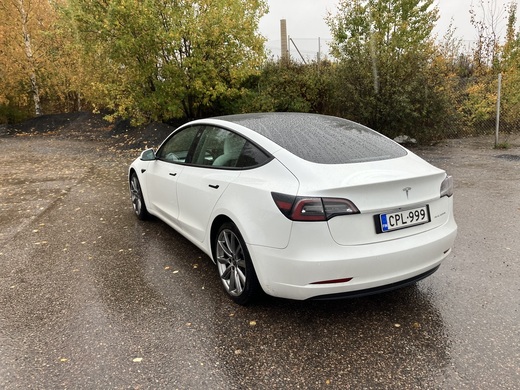 Tesla Model 3 vaihtoauto