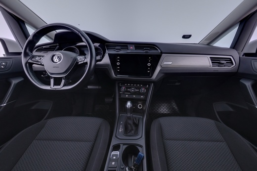Volkswagen Touran vaihtoauto