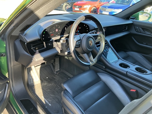 Porsche Taycan vaihtoauto