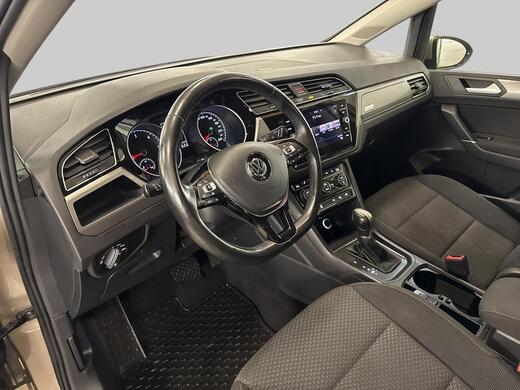 Volkswagen Touran vaihtoauto